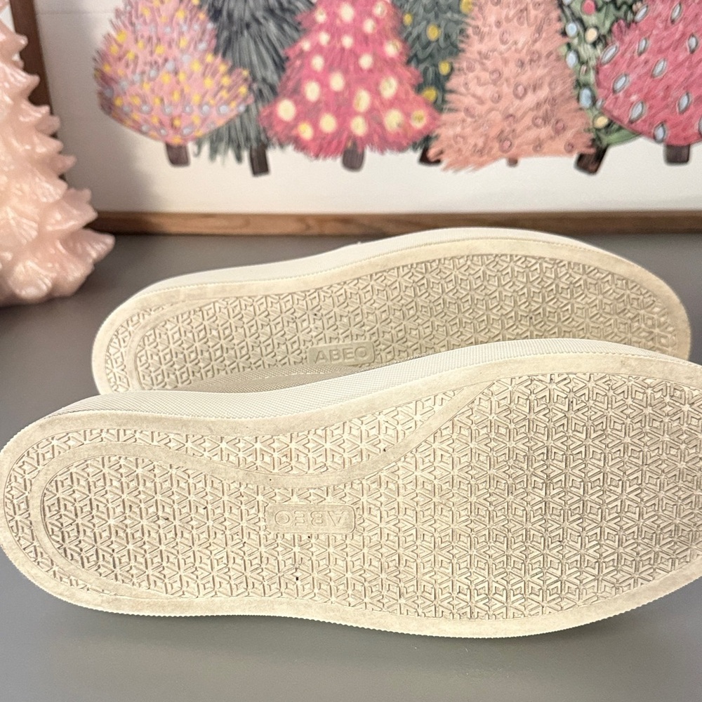 Abeo Women's Tan Slip-On Sneakers Size 9.5 - Picture 8 of 8